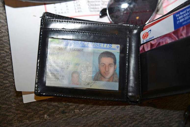 Carteira de motorista de Tamerlan Tsarnaev usada em julgamento de Dzhokhar Tsarnaev por atentado à maratona de Boston. 18/032015.