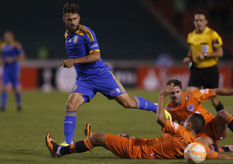 Time do brasileiro Rafael Sóbis está muito perto das quartas de final da Libertadores