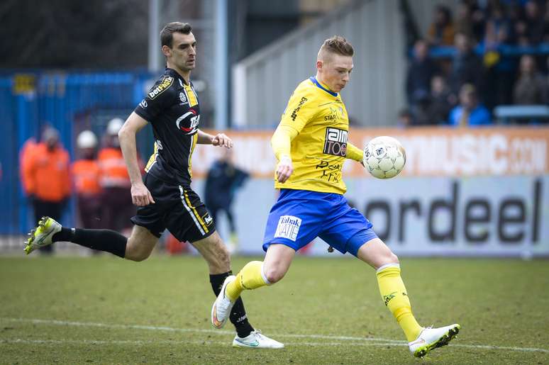 Gregory Mertens (à esq) atuava no Lokeren