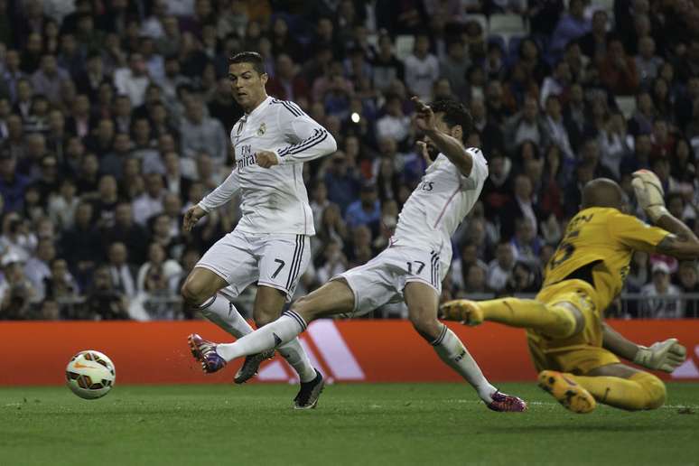 Arbeloa se antecipou a Cristiano Ronaldo e fez o gol "no lugar" do português