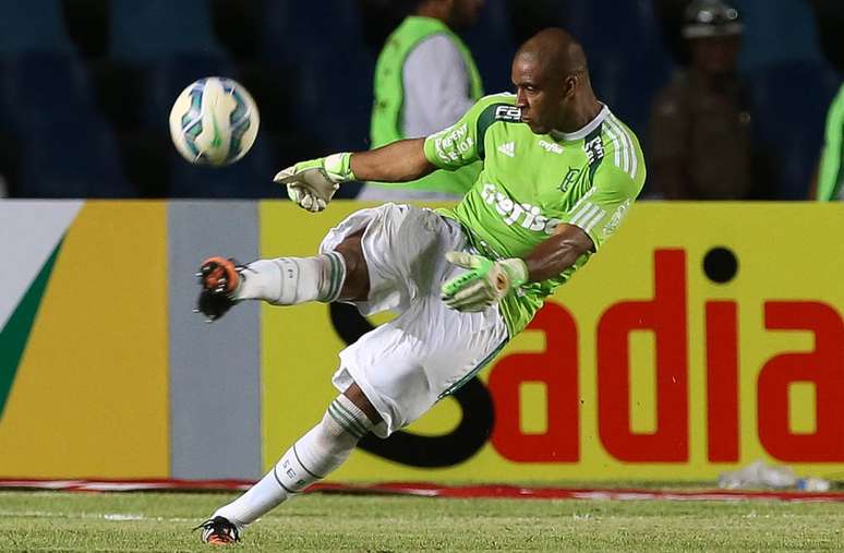 Jailson n&atilde;o evitou o gol, mas teve uma participa&ccedil;&atilde;o segura na meta alviverde