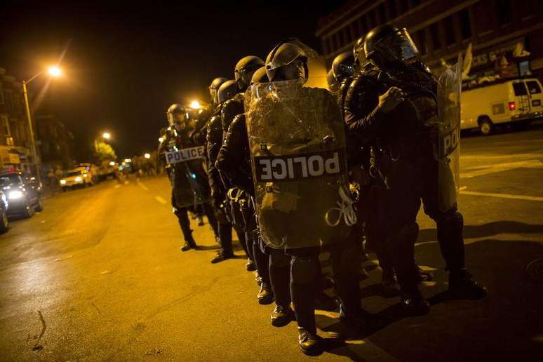 Policiais na Avenida Pensilvânia, em Baltimore, durante protesto