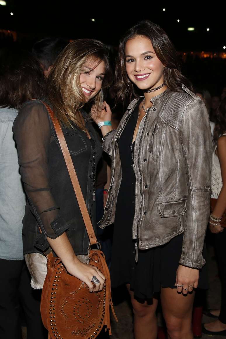 Bruna curtiu o show ao lado de sua amiga Sasha, filha da apresentadora Xuxa