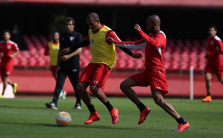 Wesley treinou entre os titulares nesta sexta-feira
