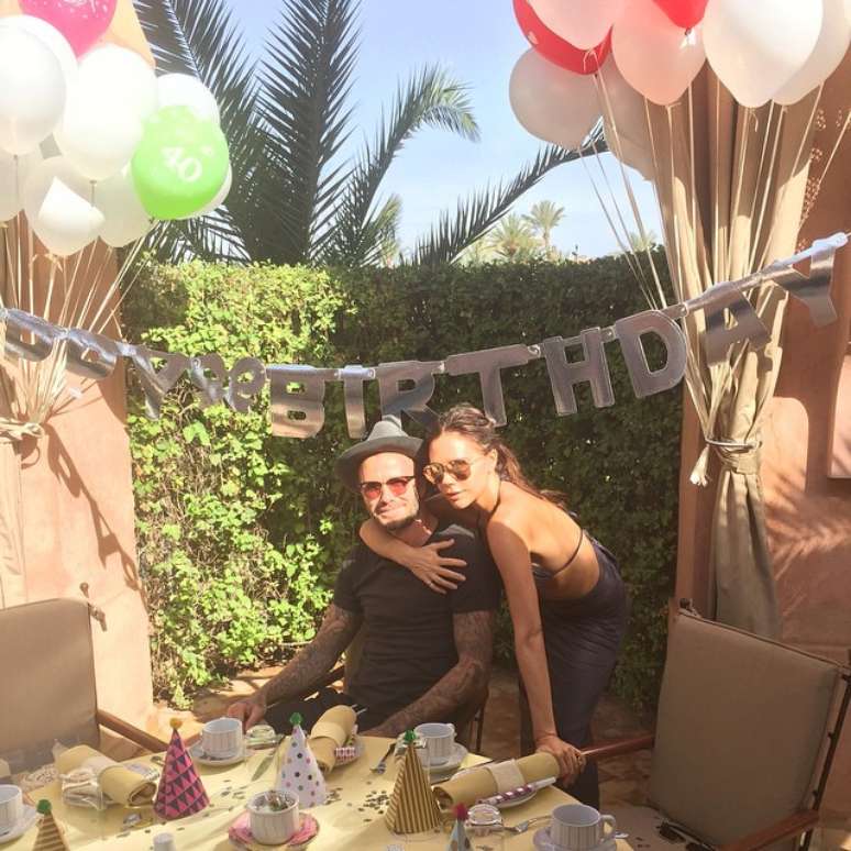 Ex-Spice Girls e estilista, Victoria Beckham desejou feliz aniversário ao marido