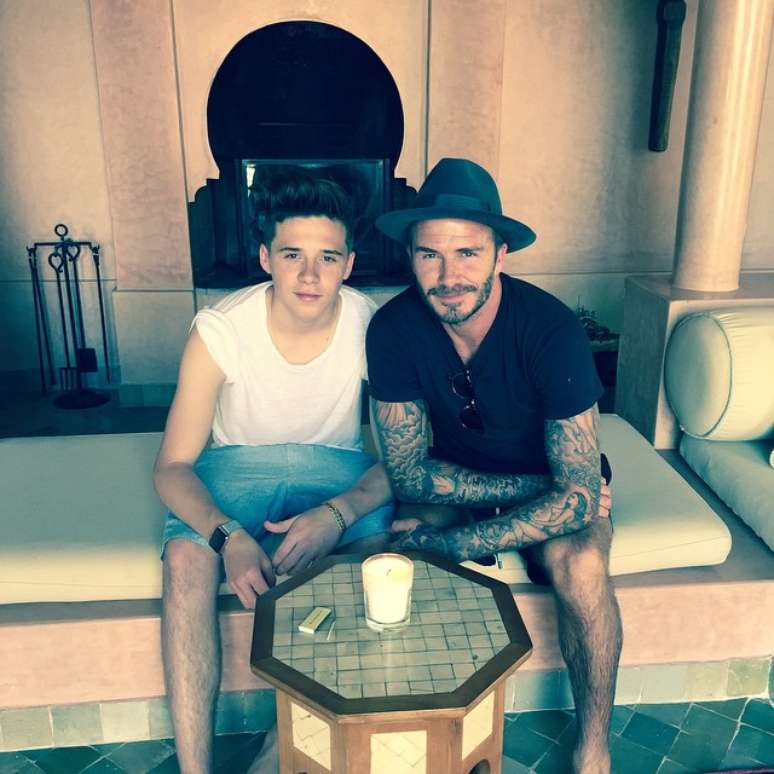 Brooklyn Beckham posta foto ao lado do pai em Marrakesh, no Marrocos