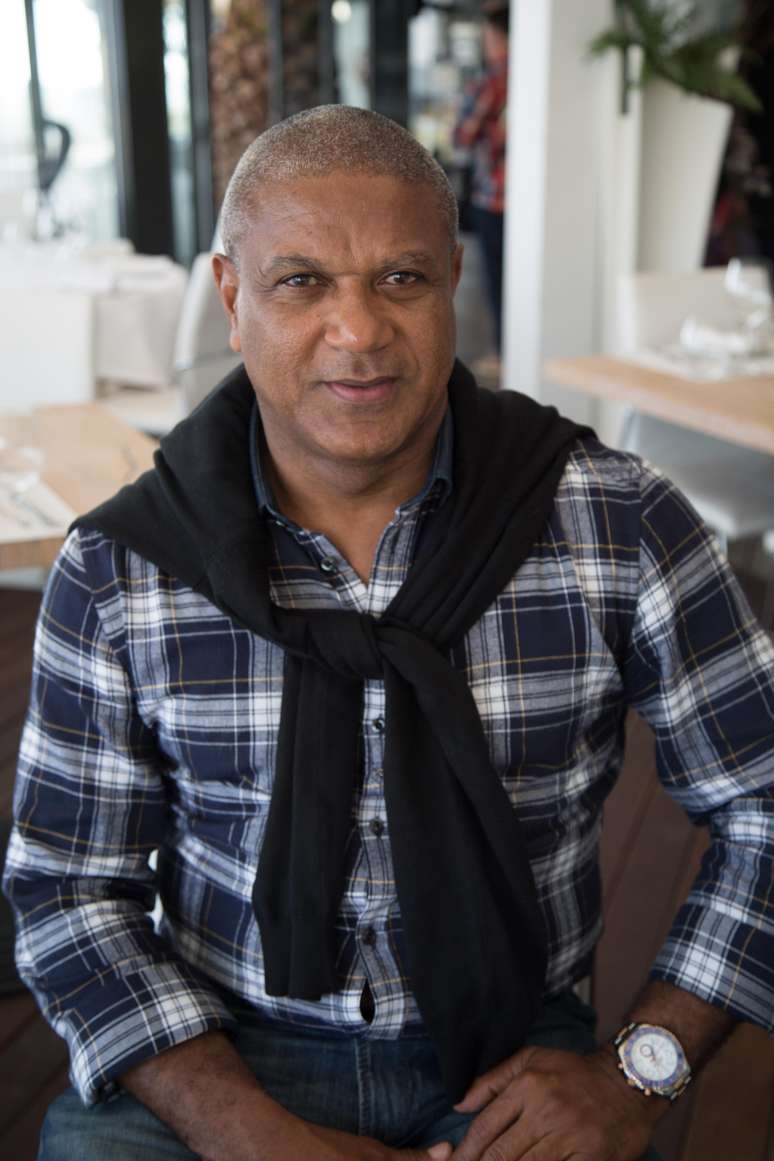 Mazinho vibra com fase de Thiago e Rafinha na Europa