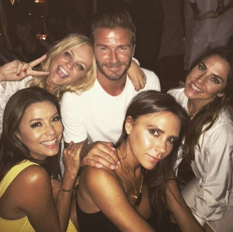 "Ótimo ver essas senhoras tímidas e reservadas. Nunca um momento de tédio", escreveu David Beckham na legenda ao lado da mulher, da atriz Eva Longoria e de Emma Bunton e Mel C