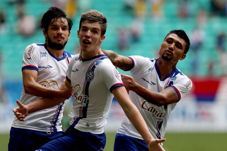 Bahia fez tr&ecirc;s gols em cada tempo e faturou bicampeonato estadual de maneira impressionante