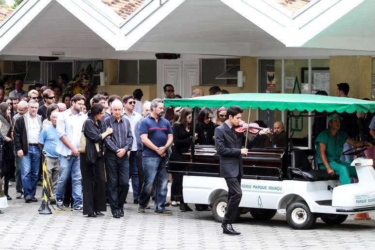 Enterro de Rodrigo Muxfeldt Gularte no cemitério Parque Iguaçu