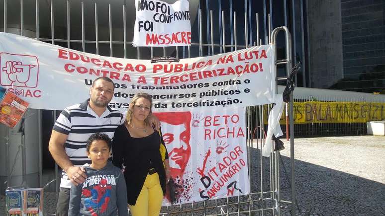 A família do bacharel em direito Alan Patrick foi ao local ver as faixas e as marcas deixadas pela quarta-feira passada