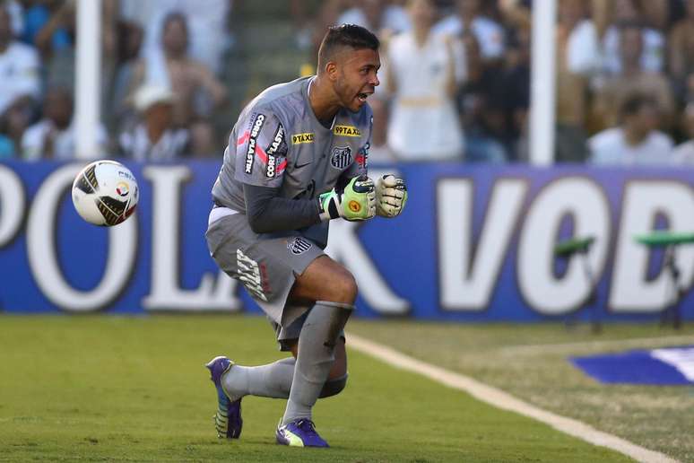 Goleiro Vladimir será o único titular do Santos diante do Maringá fora de casa