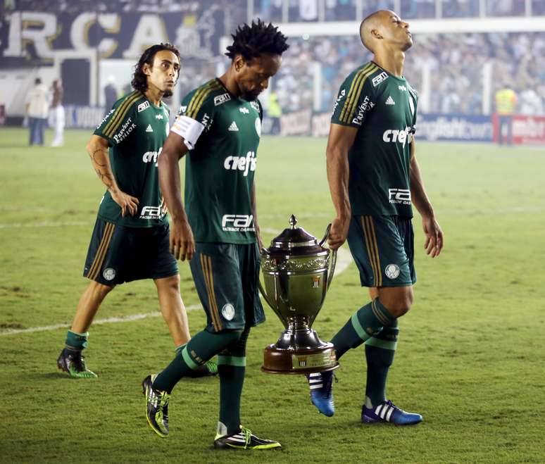 Palmeiras levou a taça de vice-campeão paulista de 2015, mas não ficou tão feliz, hein?