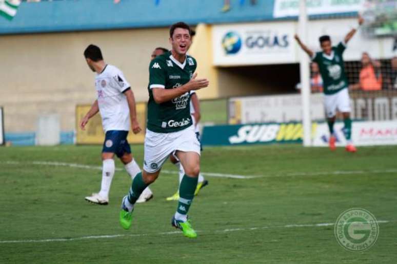 Felipe Menezes deixou o Palmeiras pela porta dos fundos e tem brilhado no Goiás