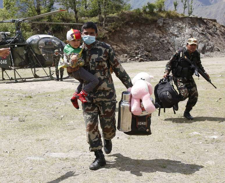 A Unicef declarou o risco de crian&ccedil;as serem traficadas para pa&iacute;ses vizinhos, como a &Iacute;ndia, pela facilidade e "caos" que pa&iacute;s vive