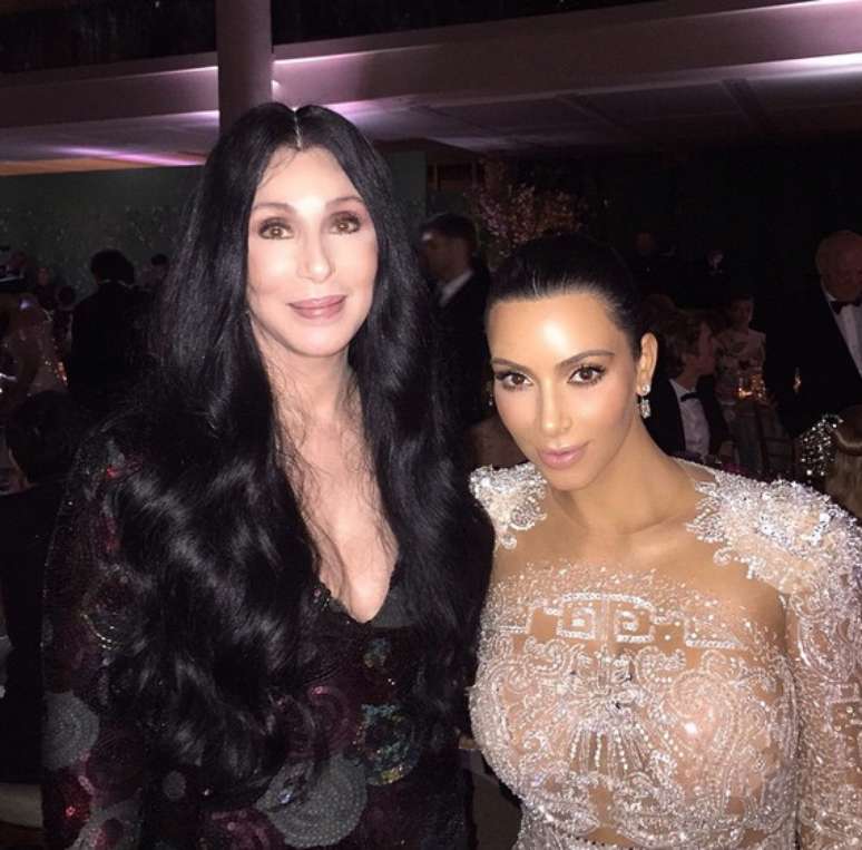 Kim publicou foto ao lado de Cher no baile do Metropolitan Museu: “Estou tão feliz de tê-la encontrado”