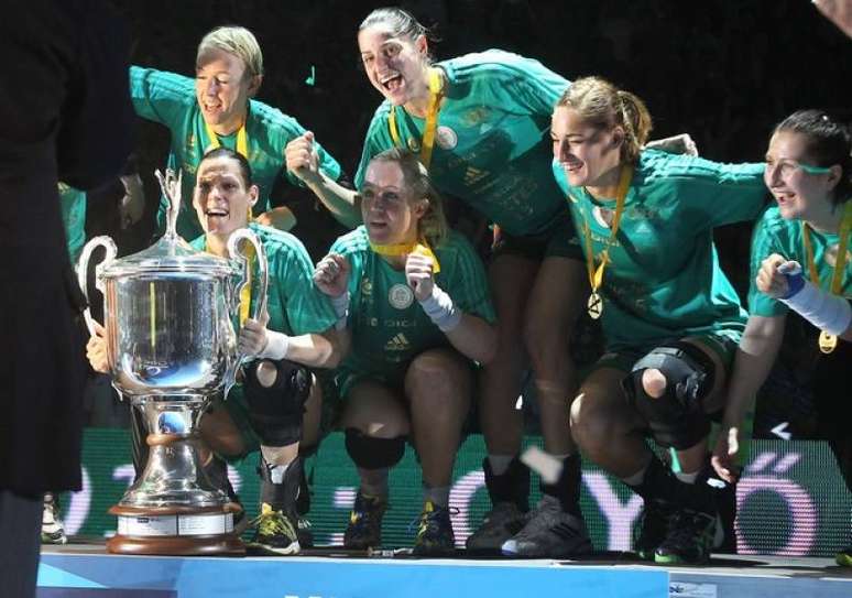 Duda é bicampeã da Liga dos Campeões de Handebol