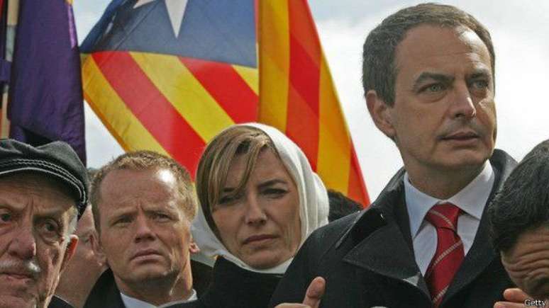Marco ia participar de Comemoração oficial com o então premiê Zapatero (à dir.), mas acabou desmascarado