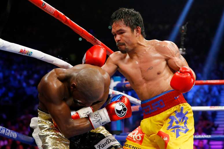 Manny Pacquiao lutou com o ombro lesionado diante de Floyd Mayweather