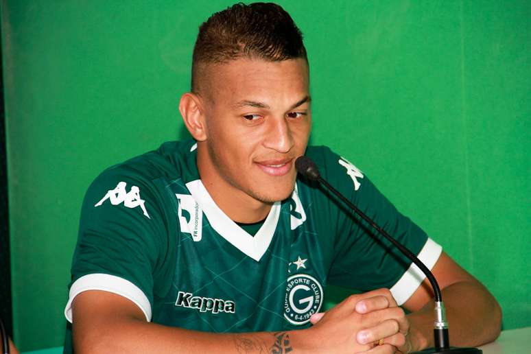 Atacante Wesley é uma das várias novidades do Goiás