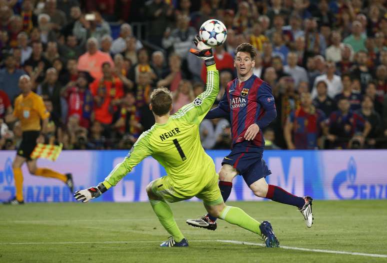 Messi deixou Boateng no chão e deslocou o goleiro Neuer com um bonito toque