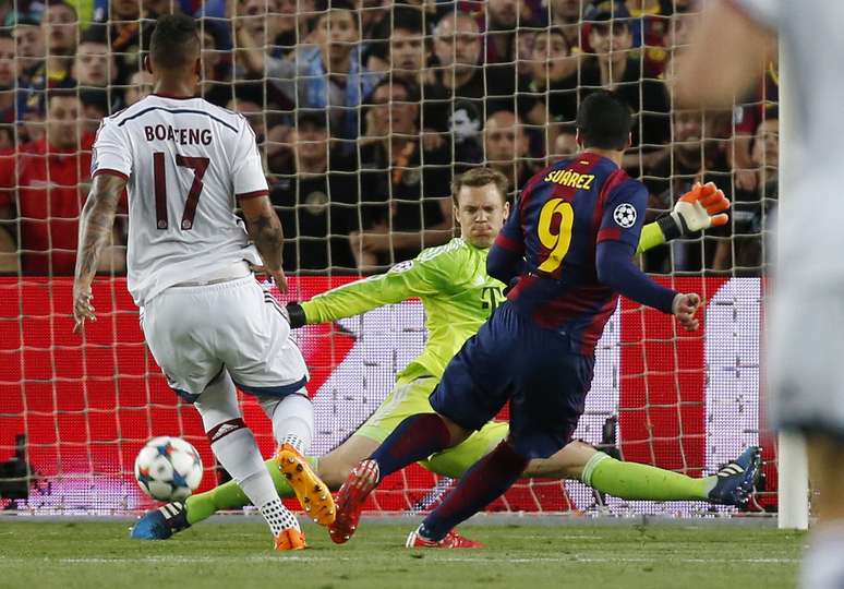 Suárez perdeu chance clara para o Barcelona no primeiro tempo