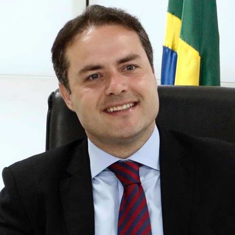 O governador de Alagoas, Renan Filho , declarou que todas as doações recebidas durante a campanha "ocorreram dentro da lei e foram devidamente declaradas e aprovadas pela Justiça Eleitoral".
