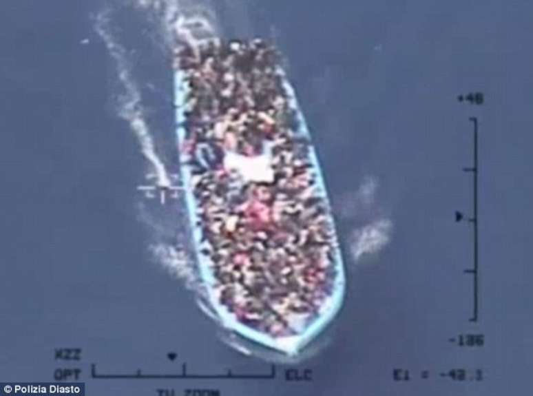 Drone fez imagem de embarcação no Mediterrâneo