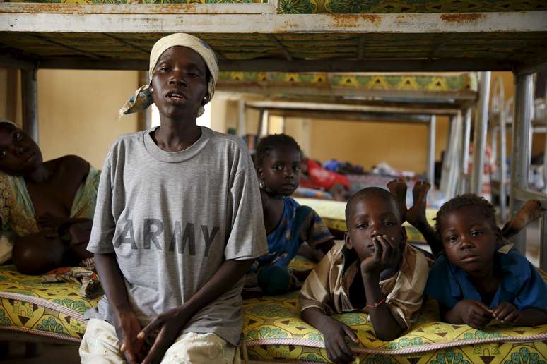 Ex-refém do Boko Haram, Cecilia Abel, mãe de nove crianças, é uma das habitantes do acampamento montado em Malkohi 