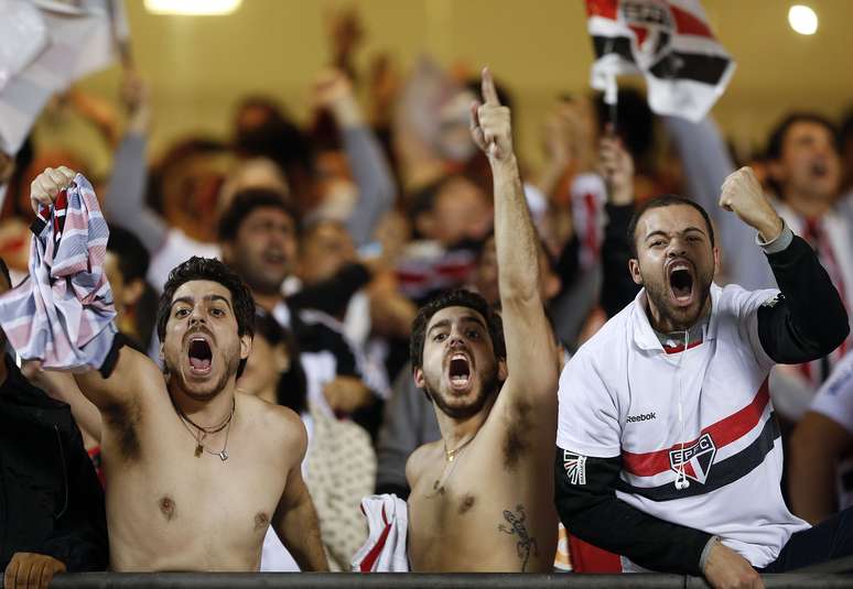 Torcida do São Paulo faz festa no Morumbi antes do duelo com o Cruzeiro