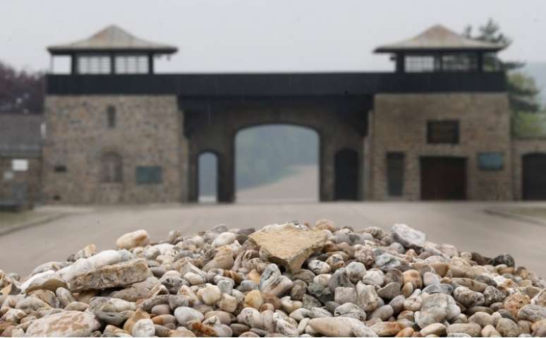 Fachada do campo de concentração nazista de Mauthausen, na Áustria