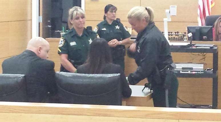 Promotor descarta pena de 15 anos para casal flagrado fazendo sexo em praia