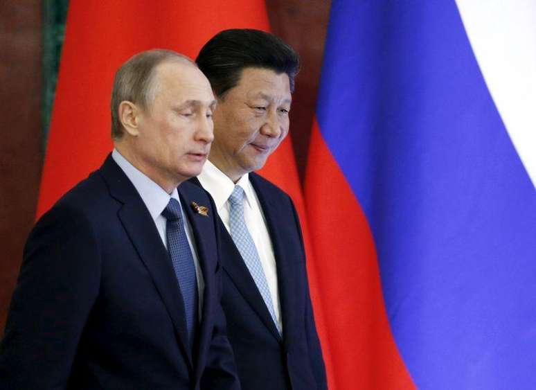 Presidente russo, Vladimir Putin, e presidente chinês, Xi Jinping, em Moscou. 08/05/2015