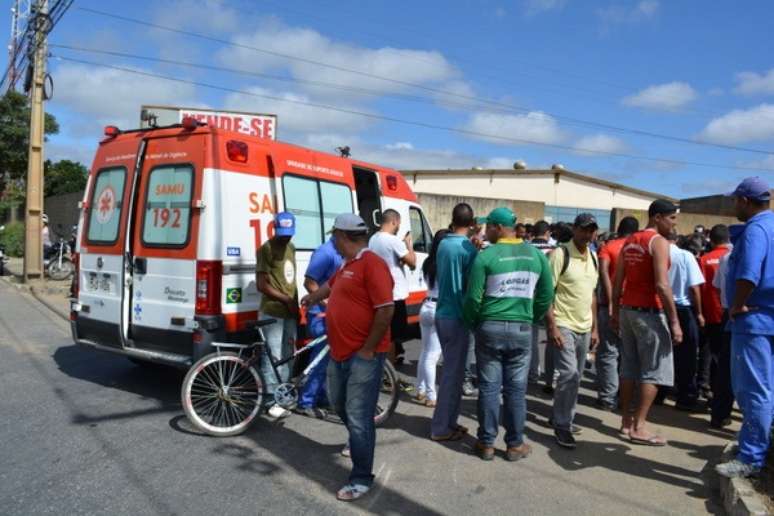 Agentes do Samu estiveram no local para prestar atendimento; condutor da moto morreu