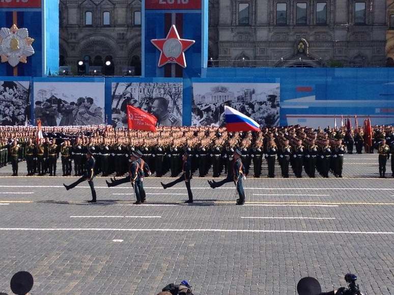 Os desfiles militares acontecem no porto de Vladivostok e de Sebastopol, em São Petesburgo e Moscou, entre outras cidades