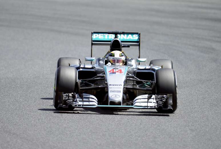Hamilton até tentou ameaçar o parceiro de equipe Rosberg, mas se contentou com o segundo lugar mesmo