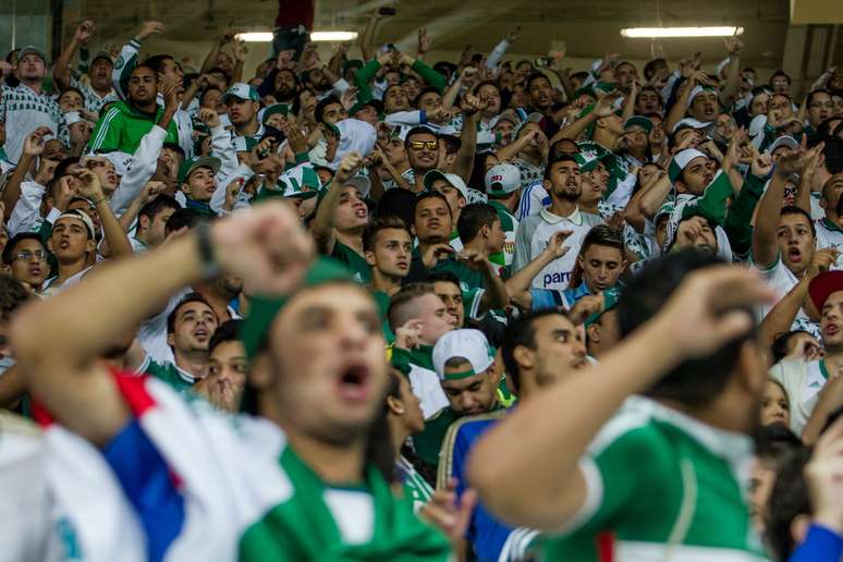 Torcida palmeirense se dividiu por causa de um protesto contra o aumento no preço de ingressos