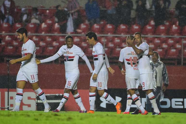 São Paulo demorou, mas conseguiu comemorar o primeiro gol no Morumbi