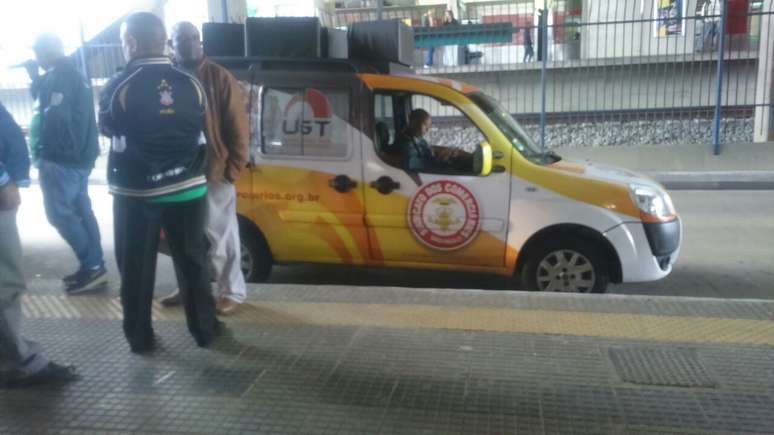 Carro de som visto no terminal Grajaú na manhã de hoje anunciava a paralisação prevista para esta terça-feira