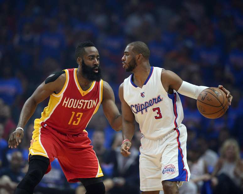 No duelo de estrelas, Chris Paul levou a melhor sobre James Harden