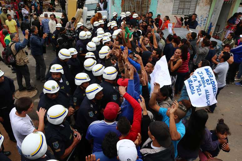 Reintegração de posse gera confronto entre moradores e Guarda Municipal de Osasco 