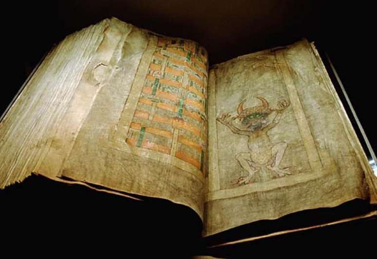 O Codex Giga, ou ‘Bíblia do Diabo’, é o maior manuscrito medieval do mundo
