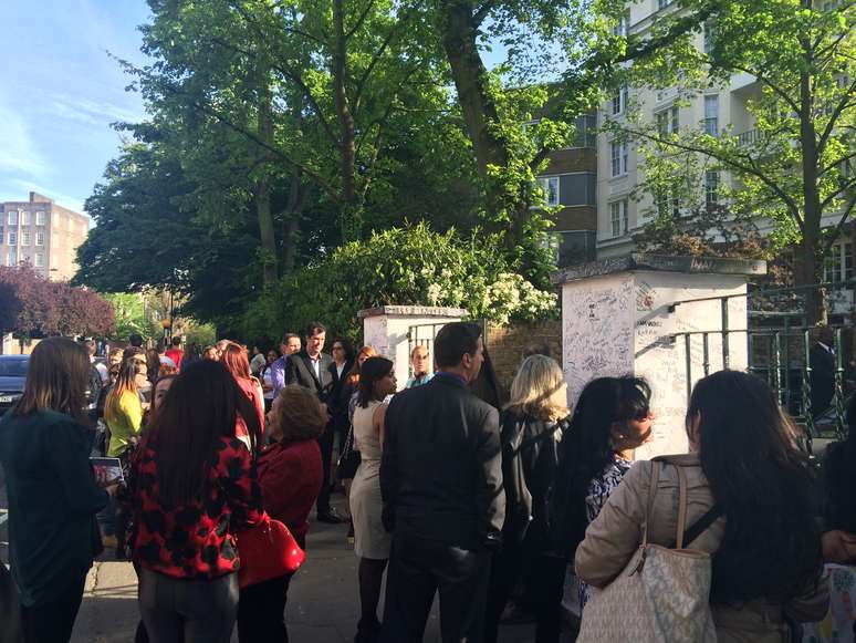 Roberto Carlos d&aacute; continuidade &agrave; grava&ccedil;&atilde;o do DVD nos est&uacute;dios Abbey Road nesta ter&ccedil;a-feira (12)