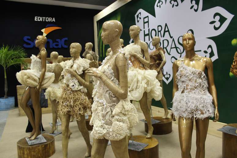 Exposi&ccedil;&atilde;o de trabalhos feitos por alunos de faculdades de moda