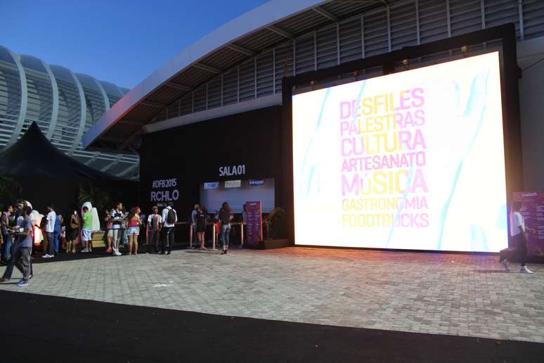 Evento tinha duas salas de desfiles com capacidade para mil pessoas cada