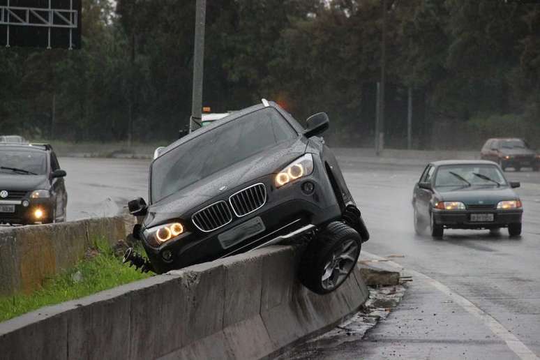 BMW após acidente na marginal Pinheiros