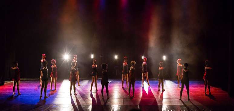 Espetáculo “Traços e Linhas”, da Raça Cia. de Dança, será apresentado em dois teatros de São Paulo
