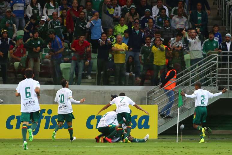 Sampaio Corrêa saiu na frente e deixou palmeirenses nervosos