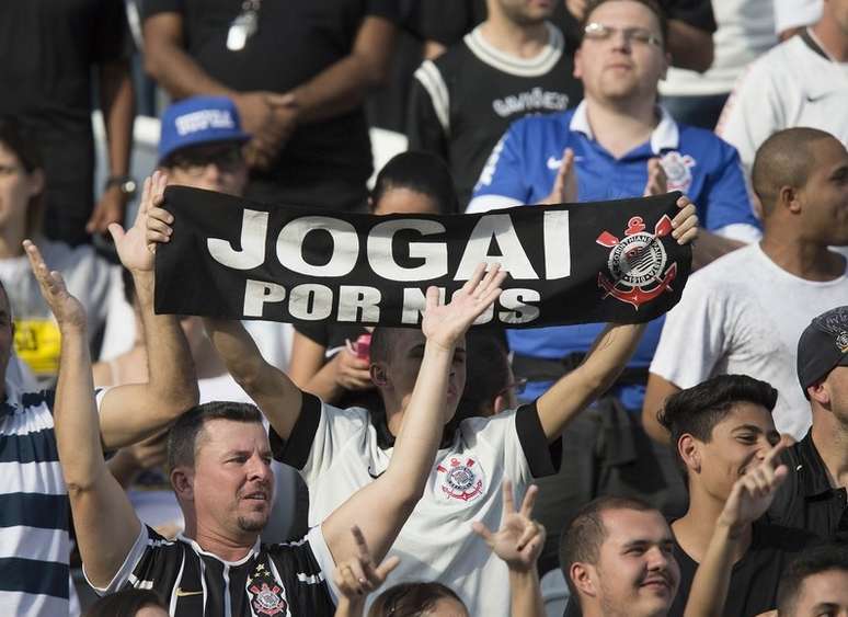Torcida apoiou o Corinthians no treino desta terça-feira. Será assim em caso de eliminação na Libertadores?