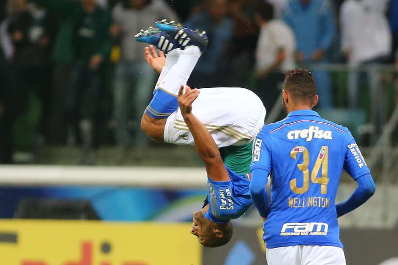 Vitor Hugo j&aacute; teve seus saltos mortais proibidos no Palmeiras